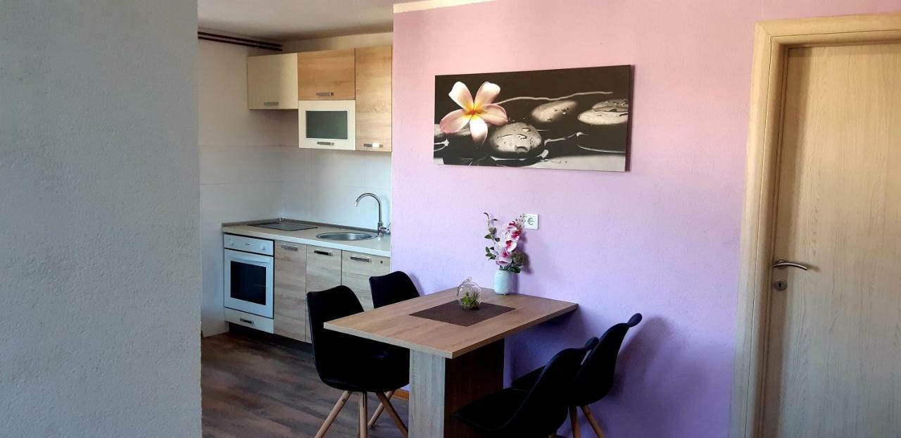 Apartmani Bilic コレニツァ エクステリア 写真