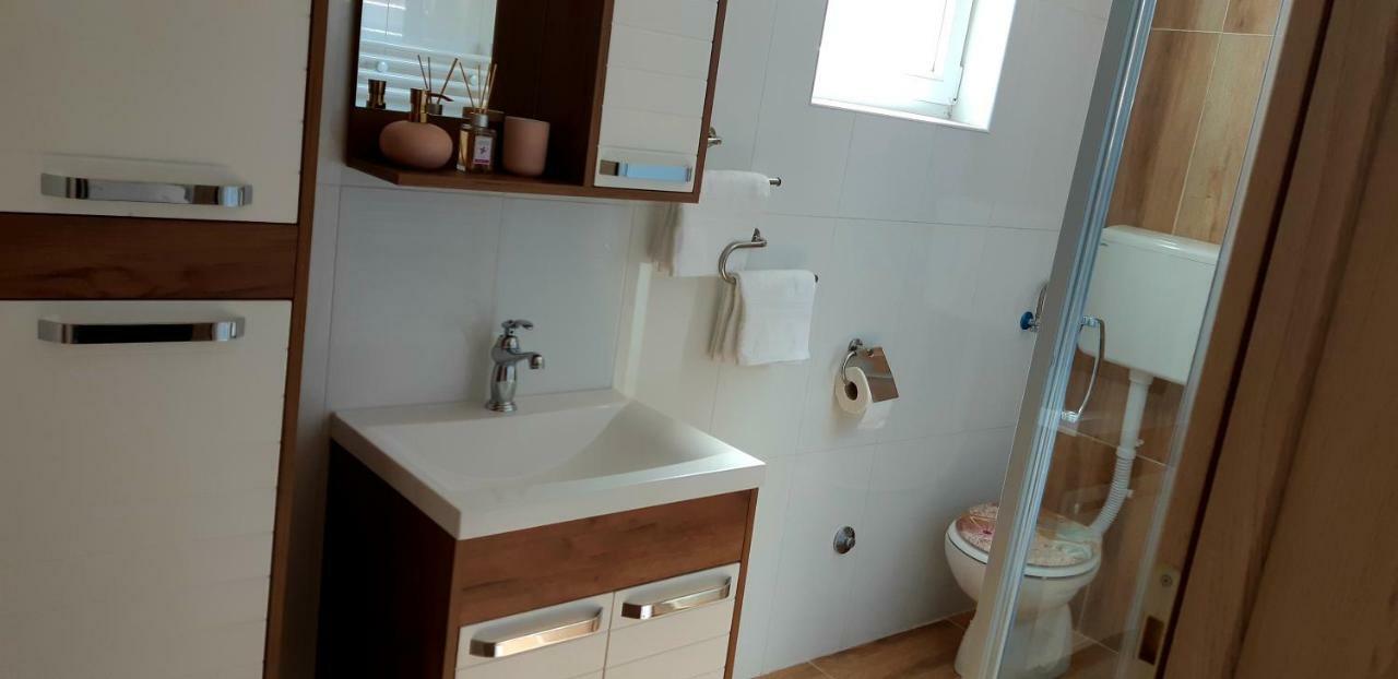 Apartmani Bilic コレニツァ エクステリア 写真