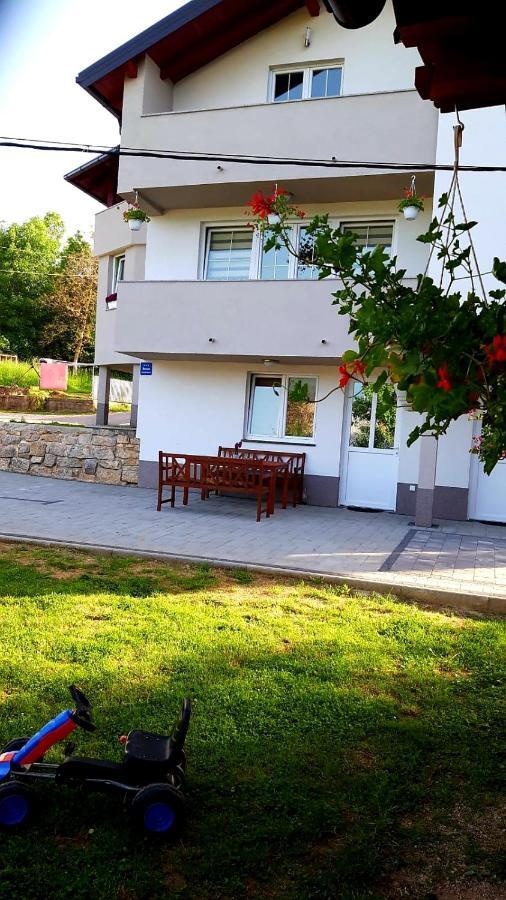 Apartmani Bilic コレニツァ エクステリア 写真